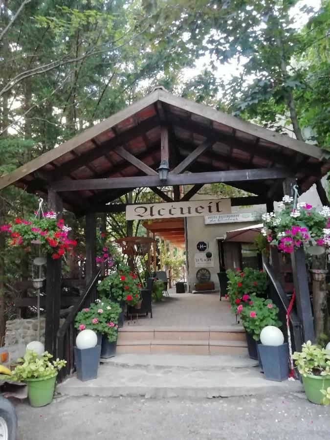 Hotel & Restaurant Le Chalvet Embrun Exterior photo