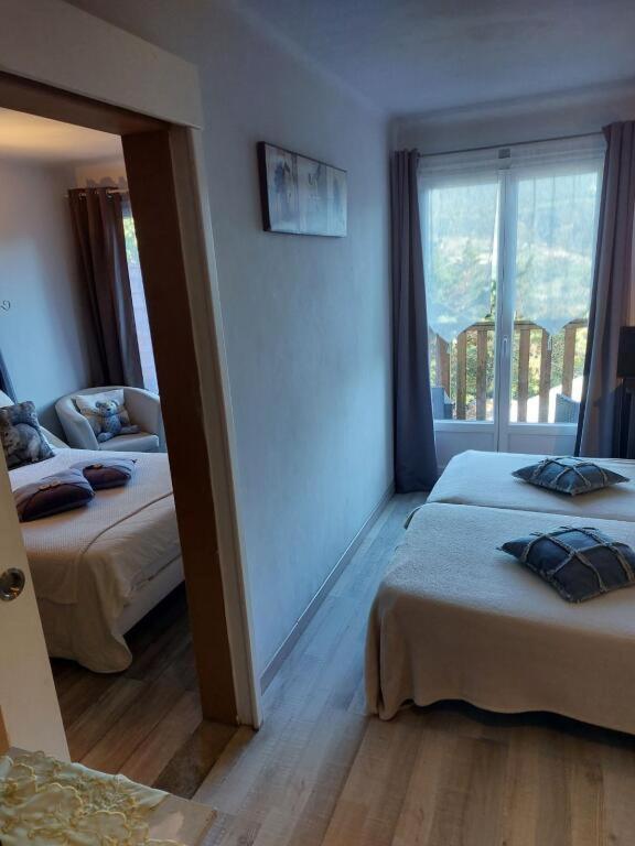 Hotel & Restaurant Le Chalvet Embrun Exterior photo